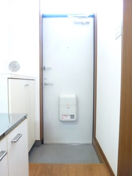 物件内観写真16　(玄関)