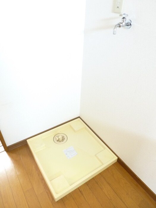 物件内観写真18　(洗濯機置場)