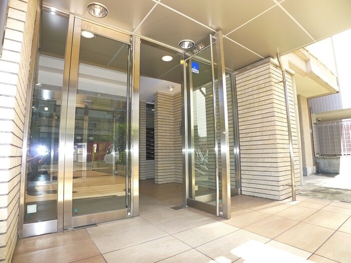 物件外観写真3　(エントランス部分)