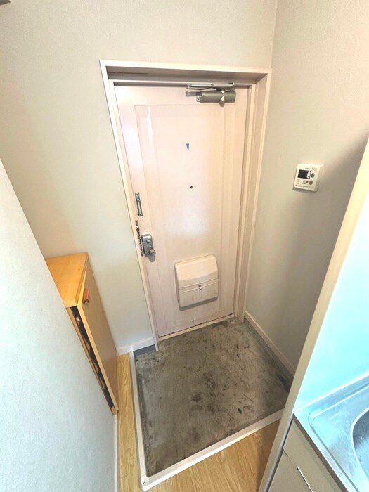 物件内観写真9　(玄関)