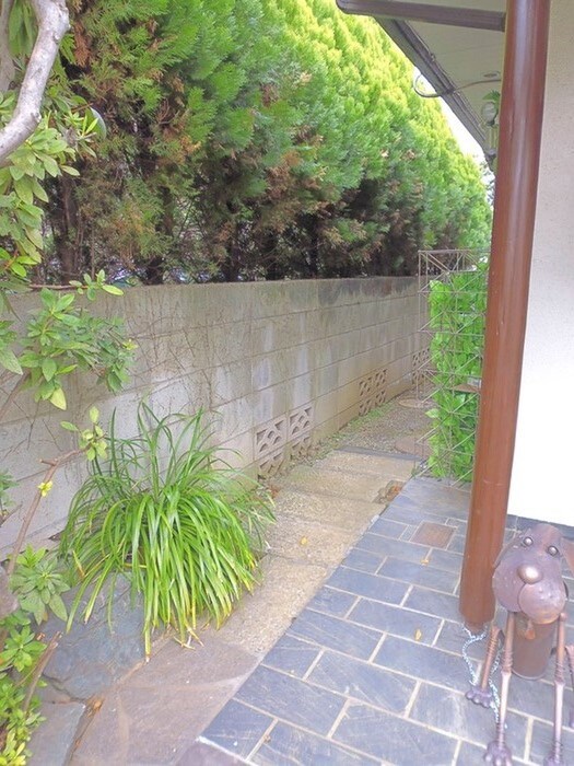 物件外観写真4　(エントランス部分)