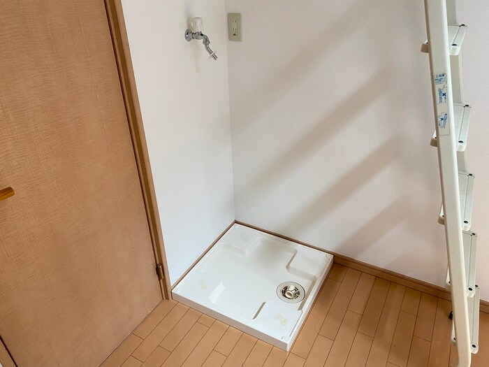 物件内観写真13　(洗濯機置場)