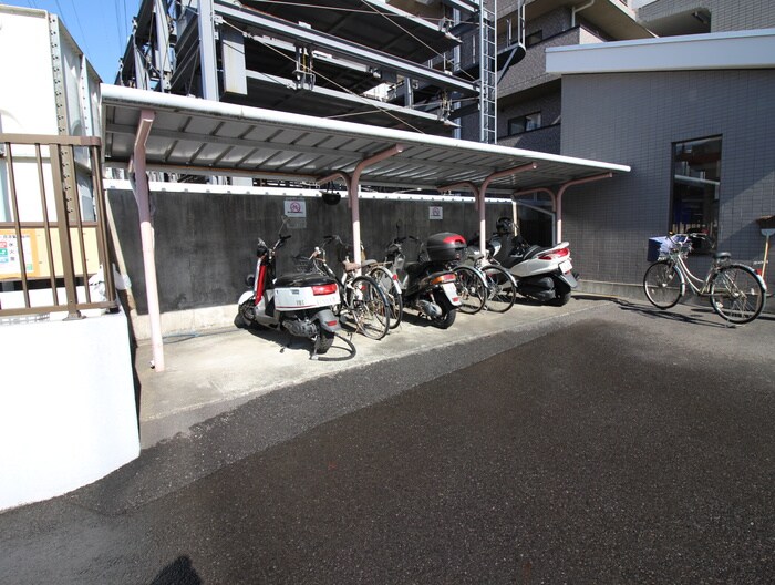 物件外観写真2　(駐輪場)