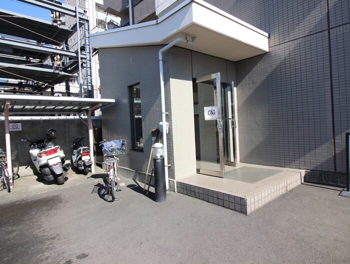 物件外観写真3　(エントランス部分)