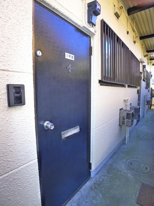 物件外観写真4　(エントランス部分)