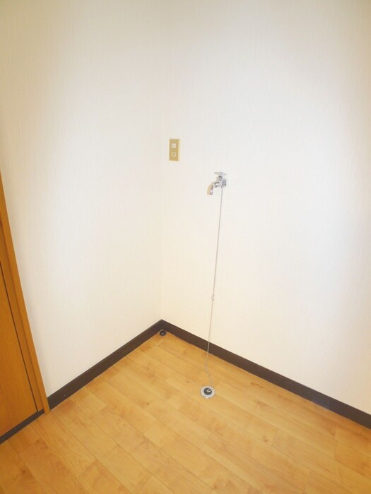 物件内観写真13　(洗濯機置場)