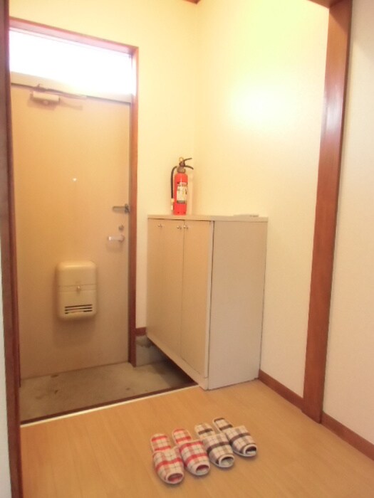 物件内観写真12　(玄関)