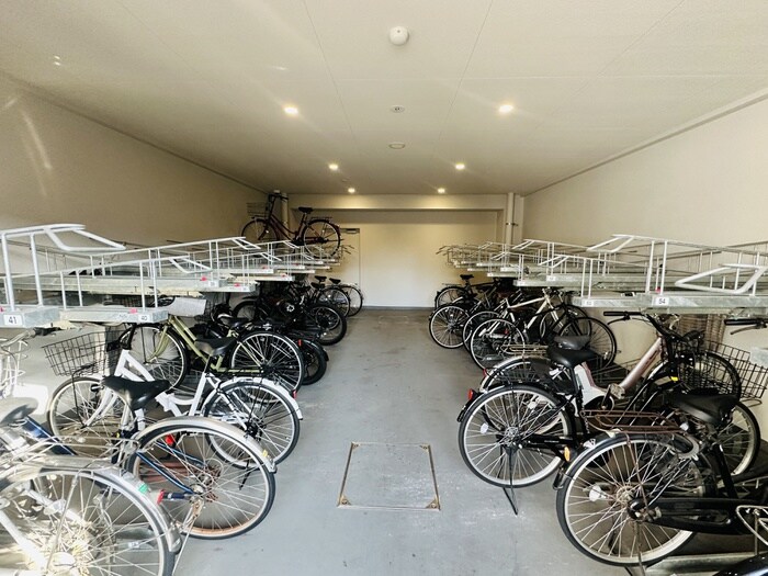 物件外観写真5　(駐輪場)