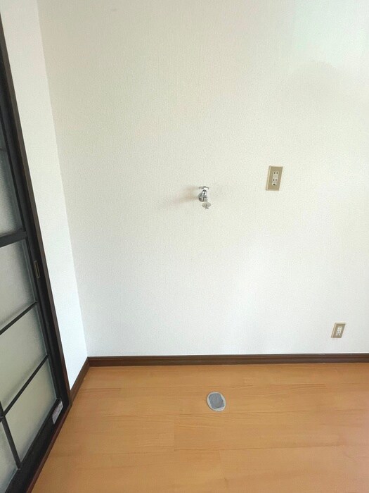 物件内観写真18　(洗濯機置場)