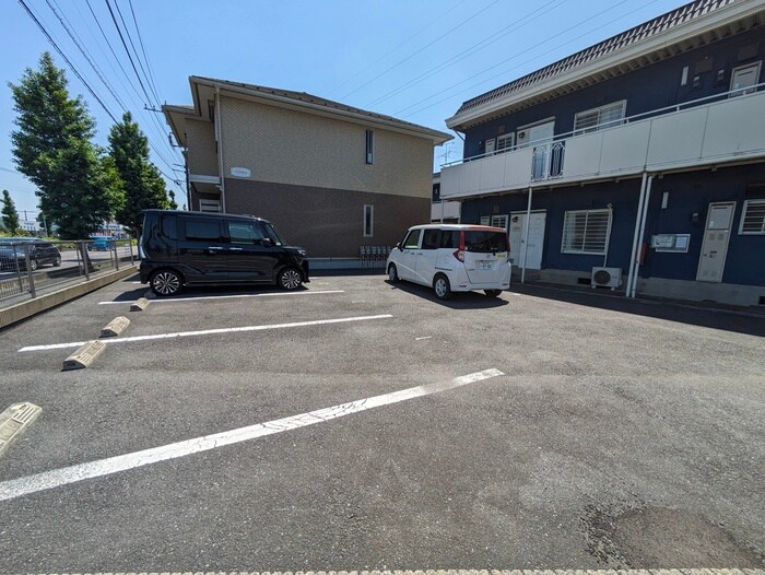 物件外観写真2　(駐車場)