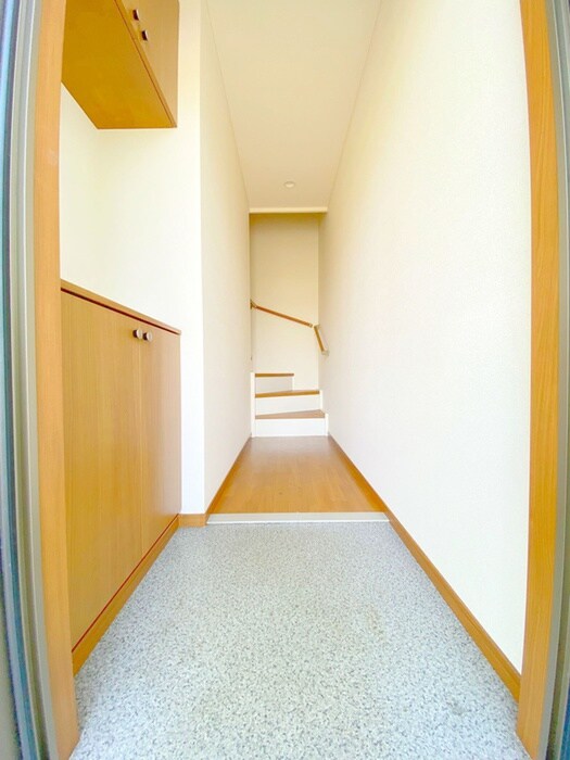 物件内観写真8　(玄関)