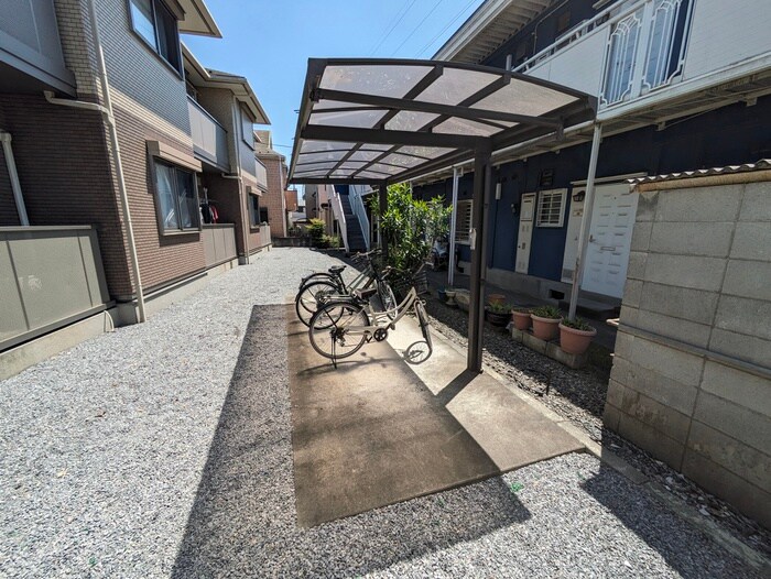 物件外観写真3　(駐輪場)