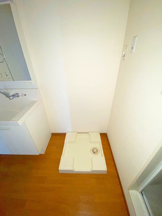 物件内観写真14　(洗濯機置場)