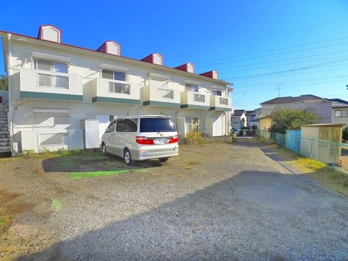 物件外観写真2　(駐車場)