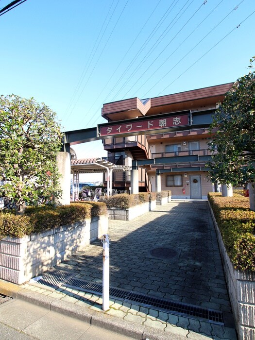 物件外観写真3　(エントランス部分)