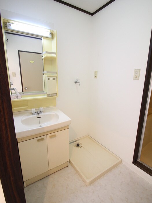 物件内観写真18　(洗濯機置場)