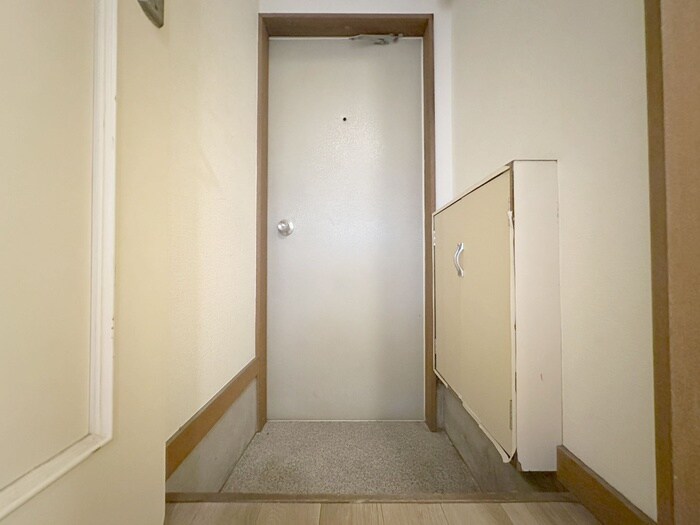 物件内観写真16　(玄関)