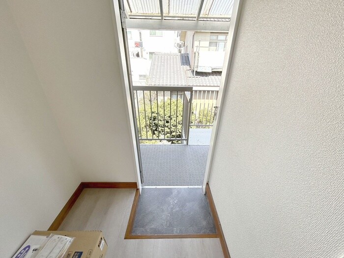 物件内観写真16　(玄関)