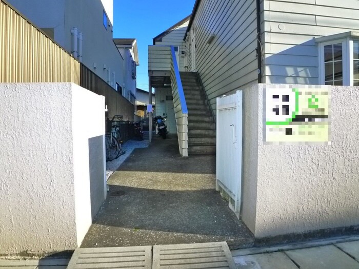 物件外観写真2　(エントランス部分)