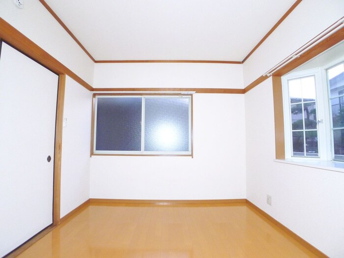 物件内観写真7　(室内からの展望)