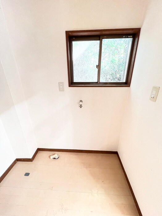 物件内観写真15　(洗濯機置場)