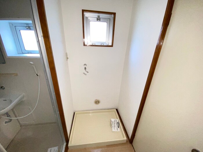 物件内観写真9　(洗濯機置場)