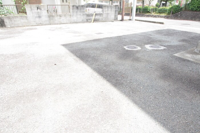 物件外観写真5　(駐輪場)