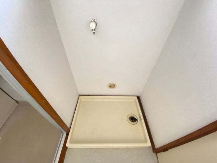 物件内観写真14　(洗濯機置場)