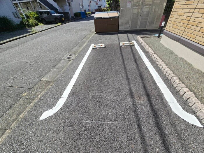 物件外観写真5　(駐車場)