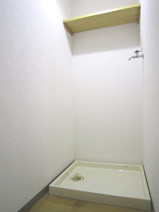 物件内観写真7　(洗濯機置場)