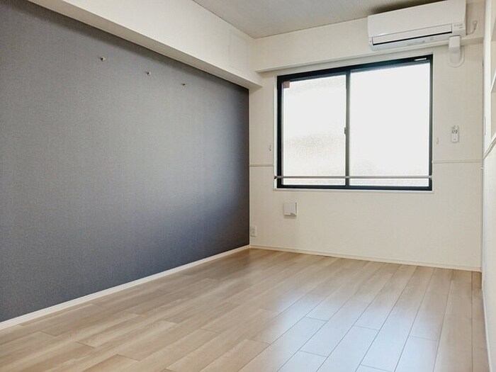 物件内観写真3　(室内からの展望)