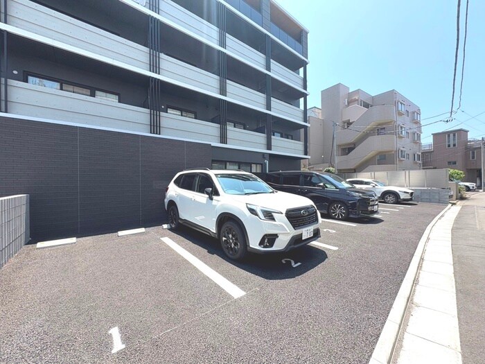 物件外観写真6　(駐車場)