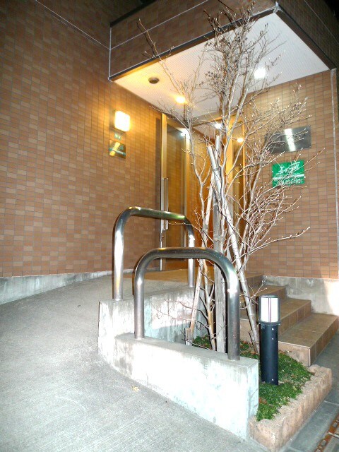 物件外観写真2　(エントランス部分)