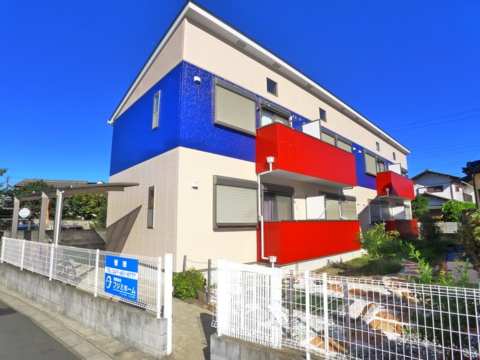 物件外観写真2　(エントランス部分)