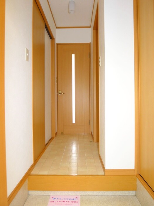 物件内観写真6　(玄関)