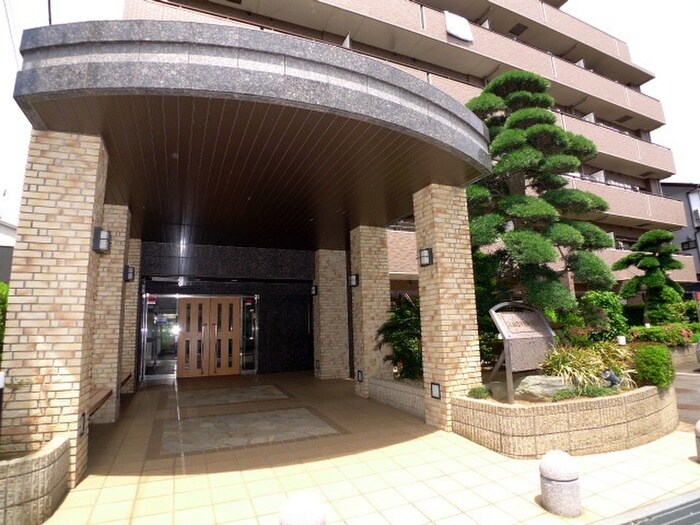 物件外観写真3　(エントランス部分)