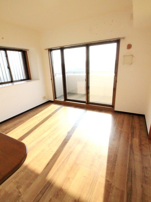 物件内観写真12　(室内からの展望)