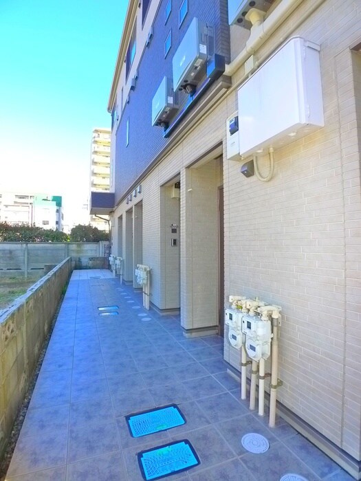 物件外観写真6　(エントランス部分)