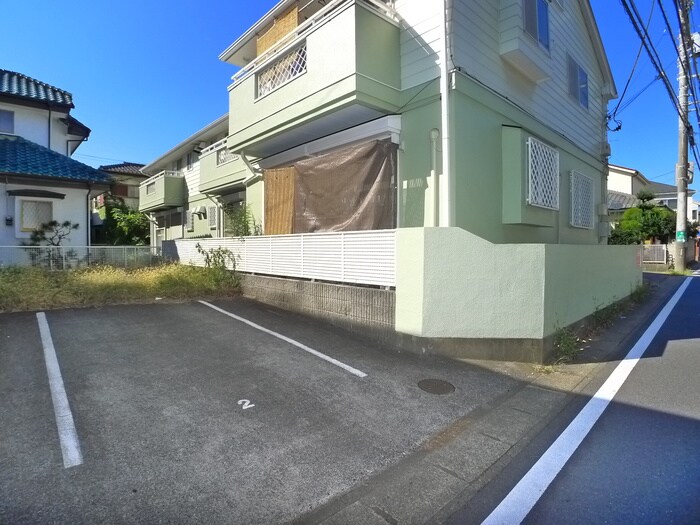 物件外観写真3　(駐車場)