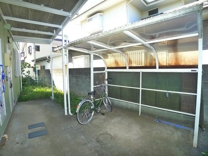 物件外観写真4　(駐輪場)