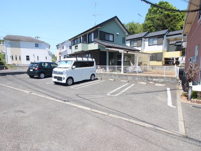 物件外観写真2　(駐車場)