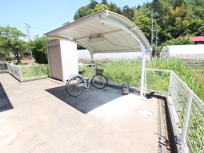 物件外観写真3　(駐輪場)
