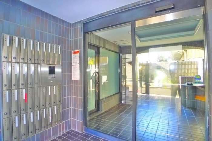 物件外観写真5　(エントランス部分)