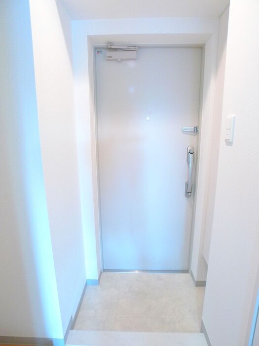 物件内観写真18　(玄関)