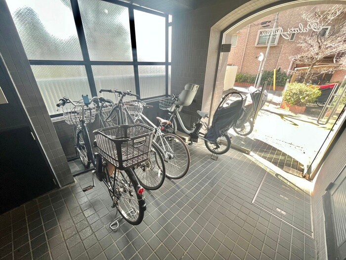 物件外観写真3　(駐輪場)