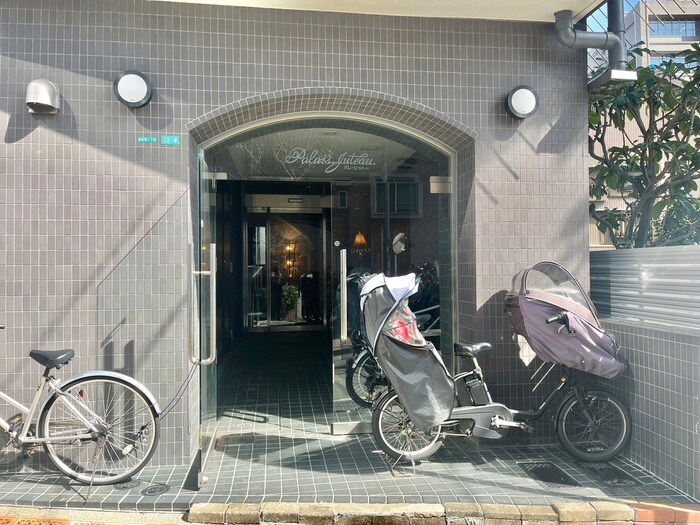 物件外観写真5　(エントランス部分)