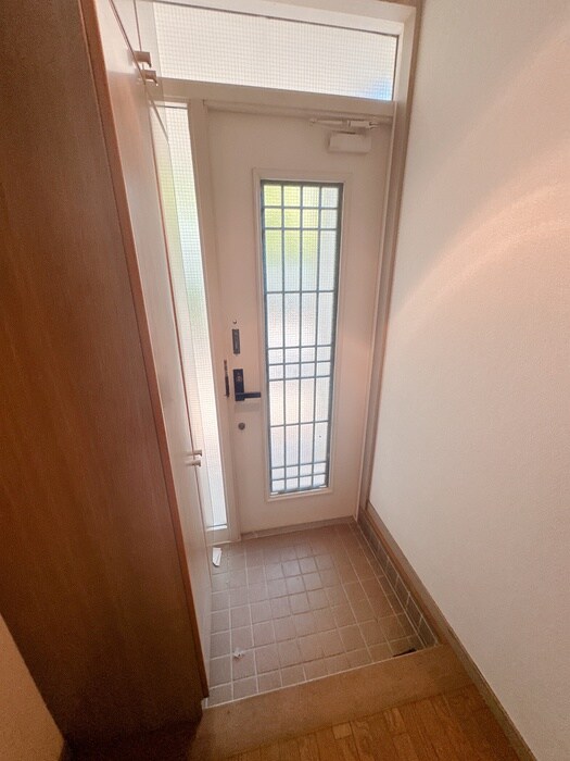 物件内観写真18　(玄関)