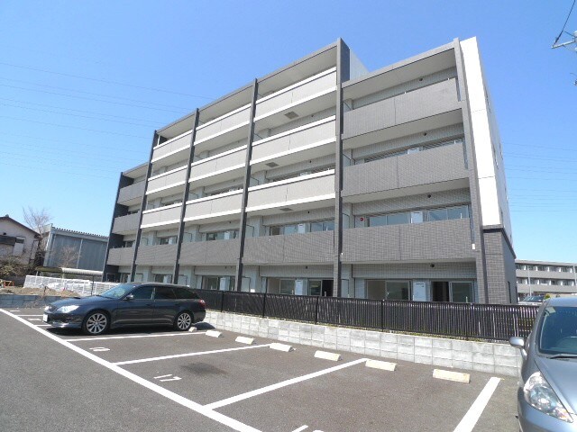 物件外観写真3　(駐車場)