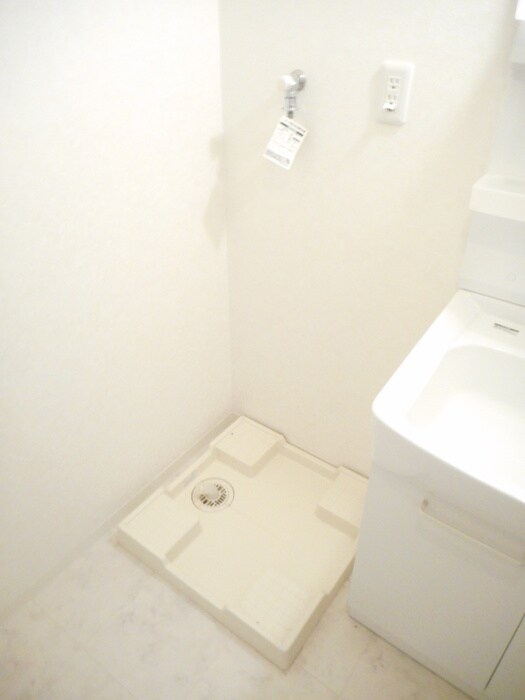 物件内観写真14　(洗濯機置場)