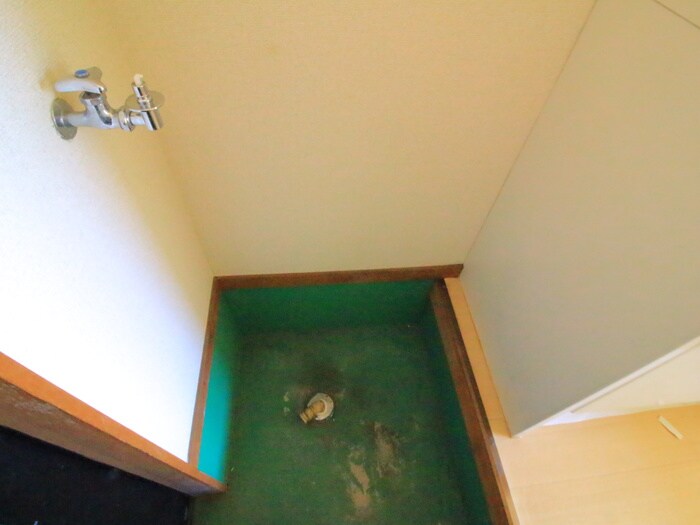 物件内観写真14　(洗濯機置場)